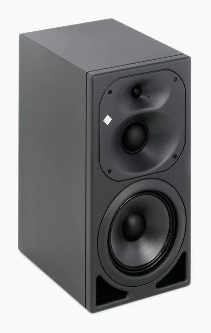 Neumann KH 420, het logo en de afwerking