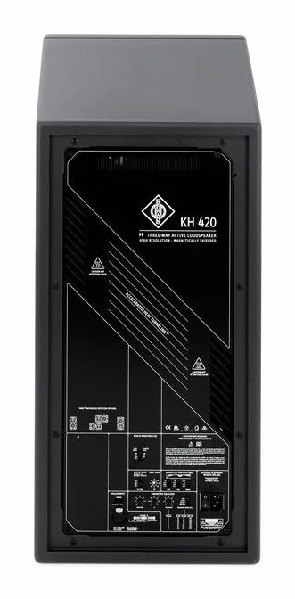 Neumann KH 420, de achterkant met de aansluitingen