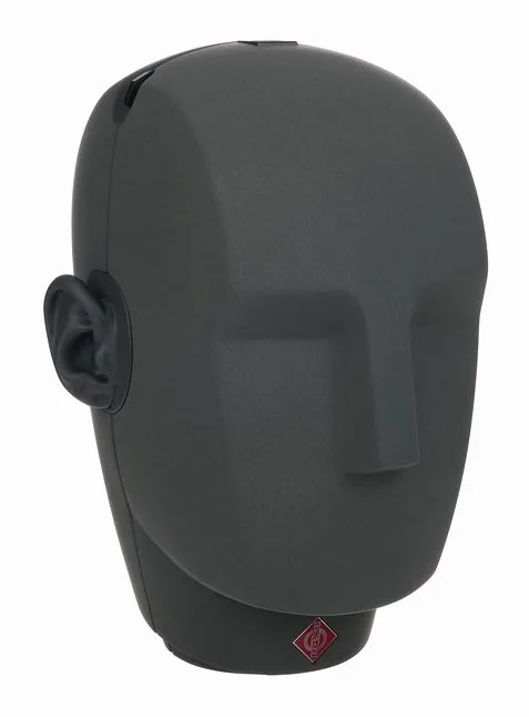 Neumann KU100, het logo en de afwerking