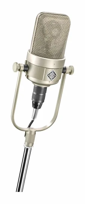 Neumann M 50 V Set, de bevestiging en de houder