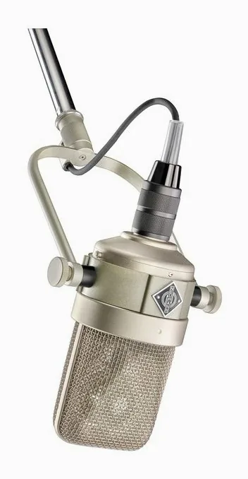 Neumann M 50 V Set, de XLR-aansluiting onderaan