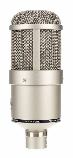 Neumann M147, de XLR-aansluiting onderaan