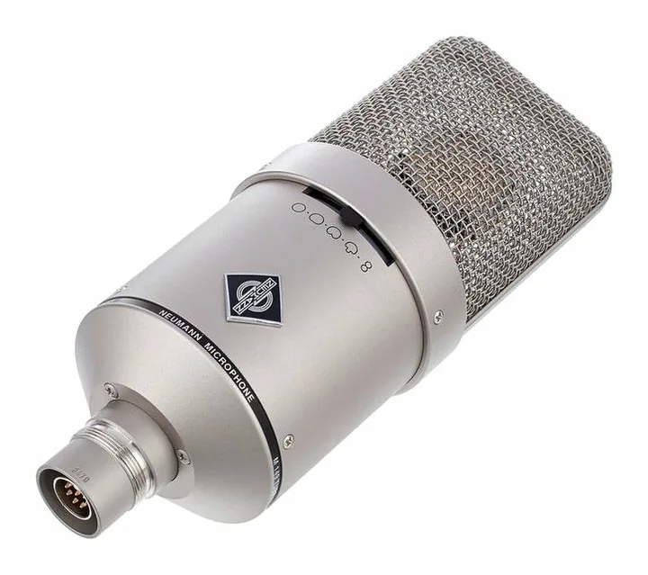 Neumann M149, de XLR-aansluiting onderaan