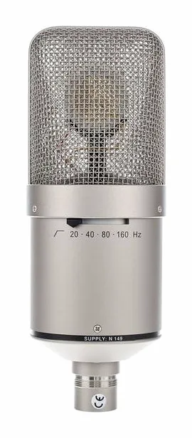Neumann M149, de bevestiging en de houder