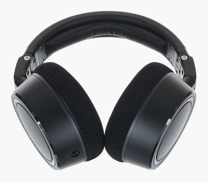 Neumann NDH 20 Black Edition, de oorschelp van dichtbij