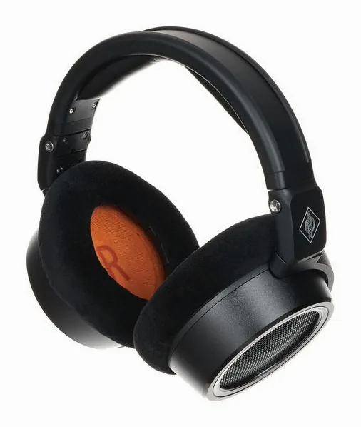 Neumann NDH 30 Black Edition, de oorschelp van dichtbij