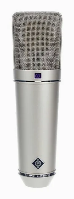 Neumann U67 Set, de XLR-aansluiting onderaan