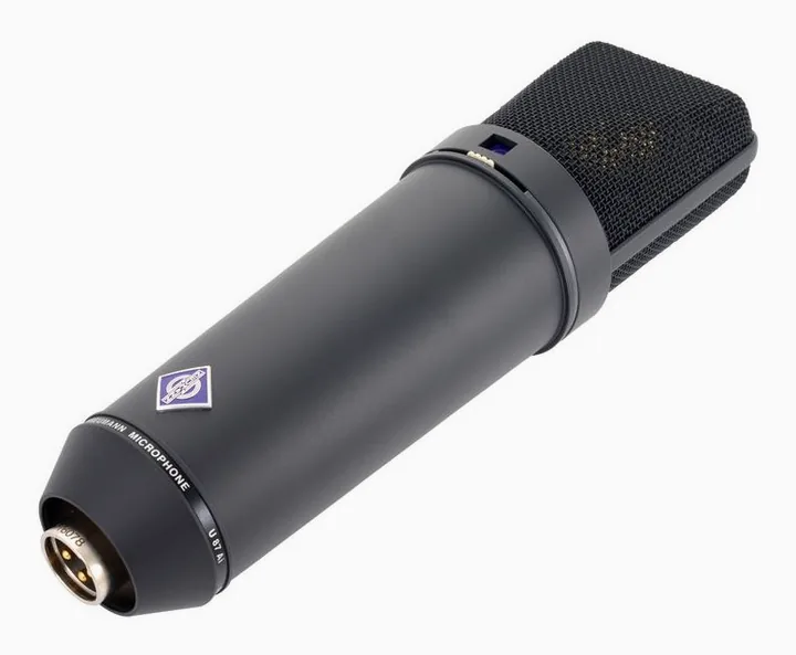 Neumann U87 AI MT, de XLR-aansluiting onderaan