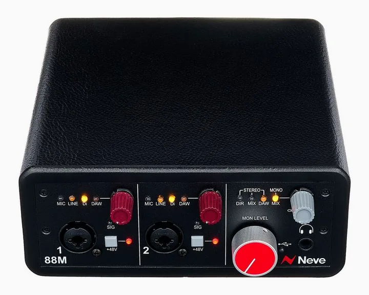 Neve 88M, het volumeknopje en de LED-meters