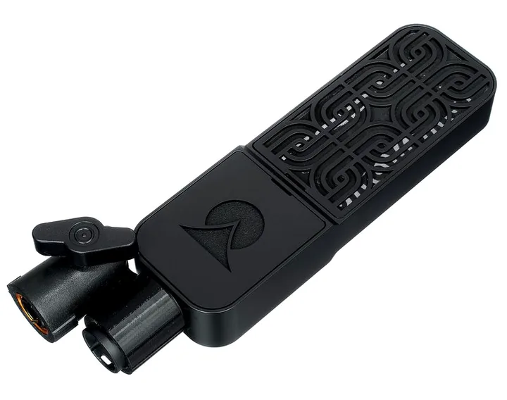 Ohma World Motif Ribbon Black & Black, de XLR-aansluiting onderaan