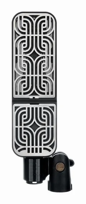 Ohma World Motif Ribbon Black & Steel, de XLR-aansluiting onderaan