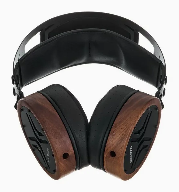 OLLO Audio X1 1.0 2024, de oorschelp van dichtbij