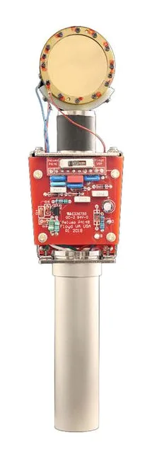 Peluso P-414, de XLR-aansluiting onderaan