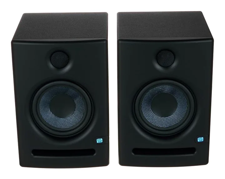 Presonus Eris E5, de achterkant met de aansluitingen