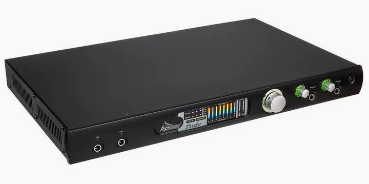 Prism Sound Titan, de behuizing van opzij