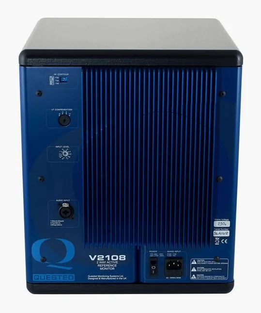 Quested V2108, het logo en de afwerking