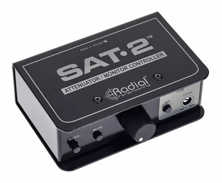 Radial Engineering Sat-2, het frontpaneel met de woofer en tweeter