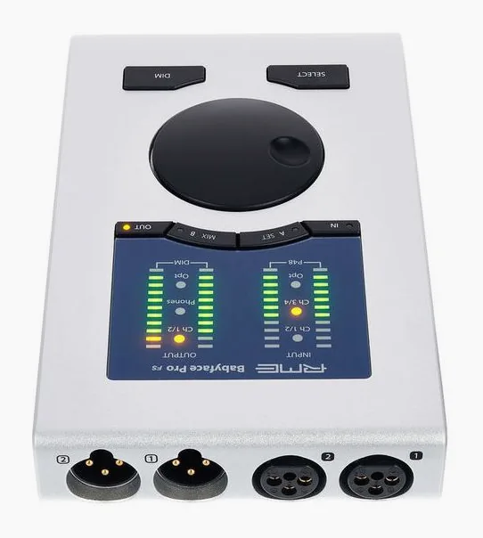 RME Babyface Pro FS, de aansluitingen aan de achterkant