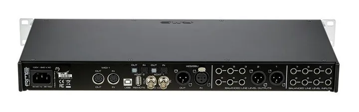 RME Fireface UFX II, de ingangen aan de voorzijde