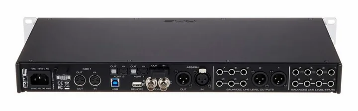 RME Fireface UFX III, de ingangen aan de voorzijde