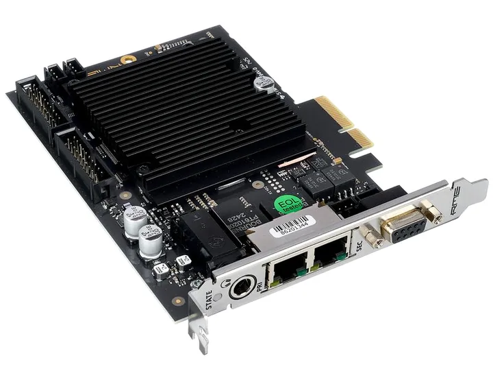 RME HDSPe AoX-D, het voorpaneel met de draaiknoppen