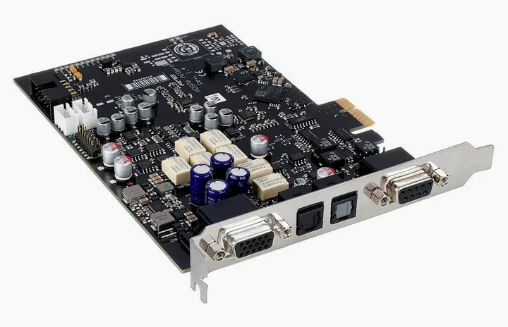 RME HDSPe AIO Pro, de ingangen aan de voorzijde