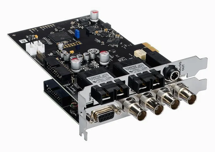 RME HDSPe Madi FX, de ingangen aan de voorzijde
