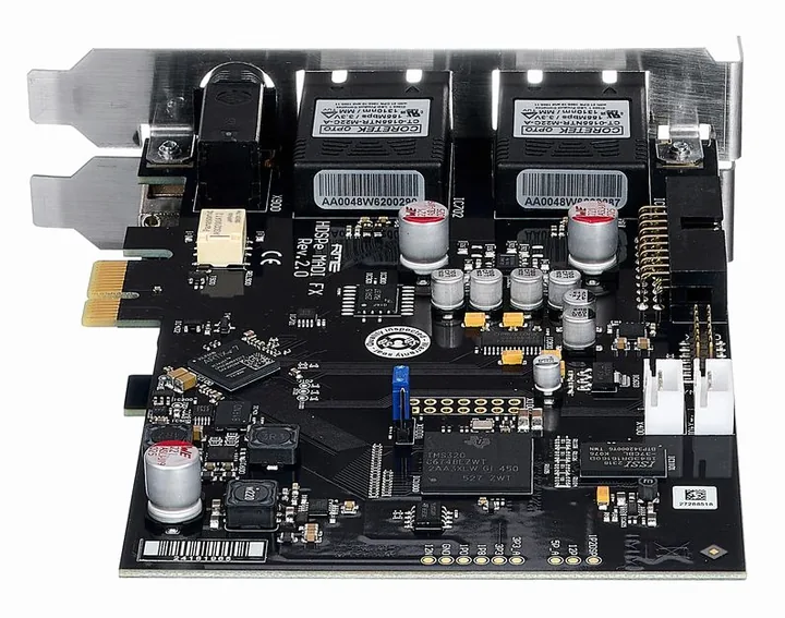 RME HDSPe Madi FX, de behuizing van opzij
