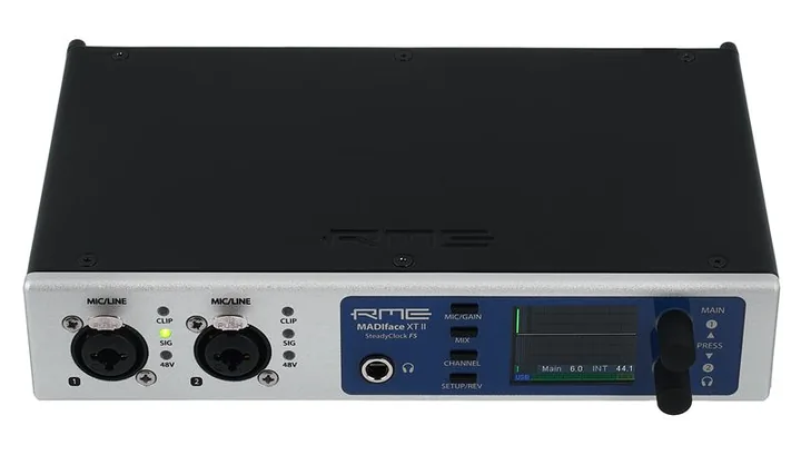 RME Madiface XT II, de behuizing van opzij