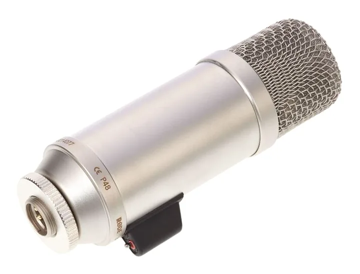 Rode Broadcaster, het frontale grillewerk