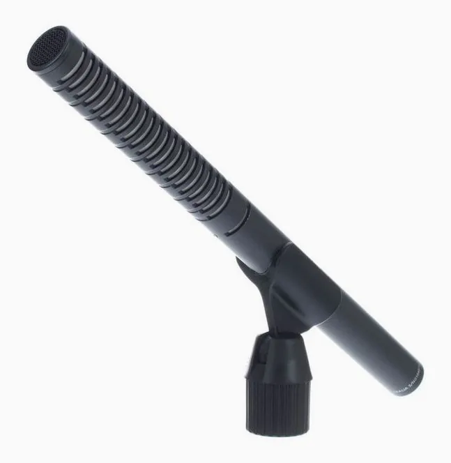 Rode NTG2 Dead Cat Bundle, de XLR-aansluiting onderaan