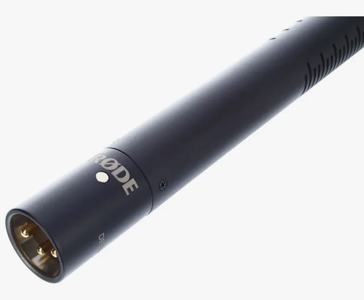 Rode NTG3B black, de XLR-aansluiting onderaan