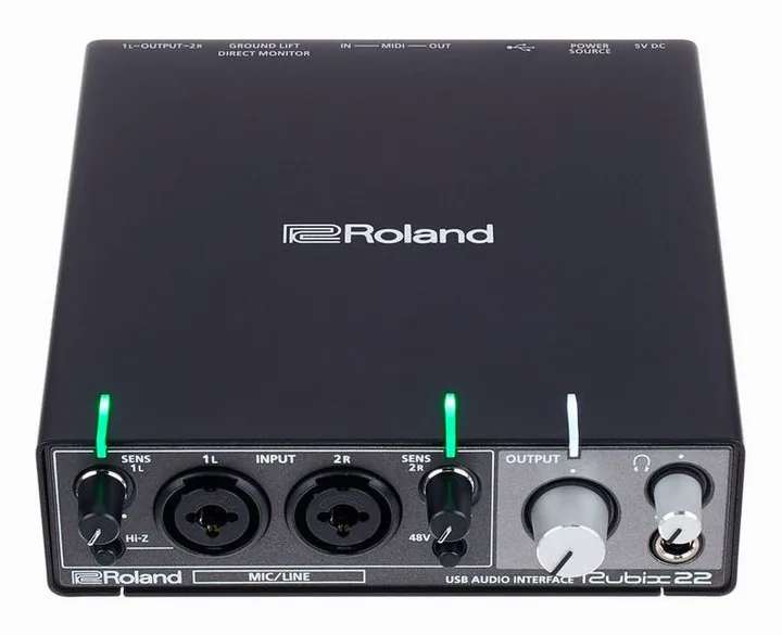 Roland Rubix22, de behuizing van opzij