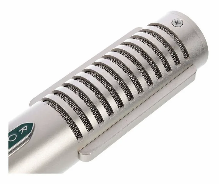 Royer Labs R-121 MP, de XLR-aansluiting onderaan
