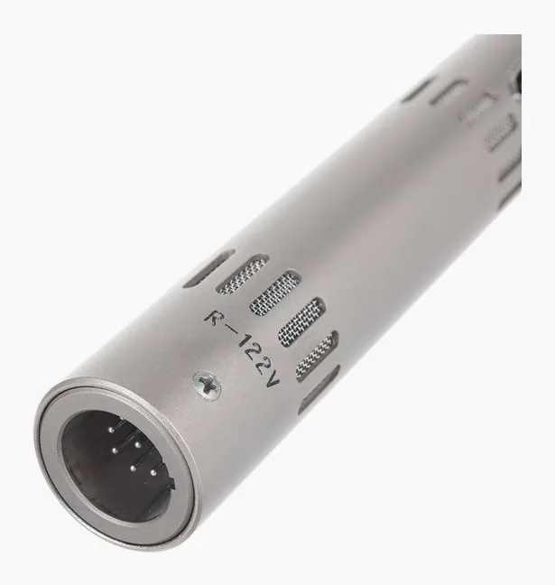 Royer Labs R-122V, de XLR-aansluiting onderaan