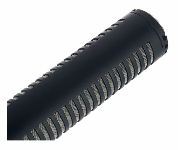 Sanken CS-1e, de XLR-aansluiting onderaan