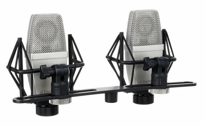 SE Electronics T2 Stereo Set, het frontale grillewerk