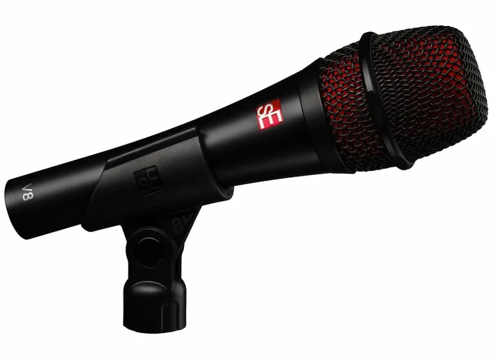 SE Electronics V8 Black, de XLR-aansluiting onderaan