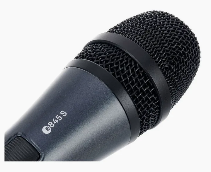 Sennheiser E 845-S Triple Bundle, de XLR-aansluiting onderaan