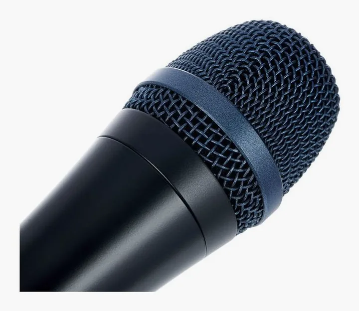 Sennheiser E 945 Bundle, de XLR-aansluiting onderaan