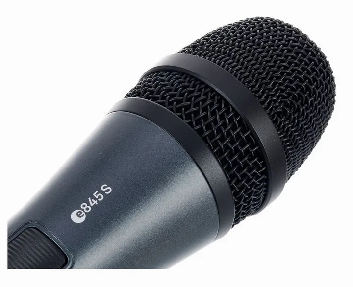 Sennheiser E845-S Bundle, de XLR-aansluiting onderaan