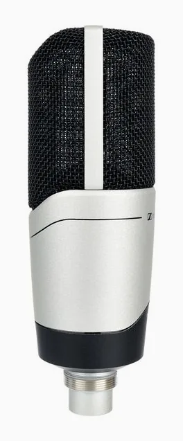 Sennheiser MK4 Recording Desk Bundle, de XLR-aansluiting onderaan