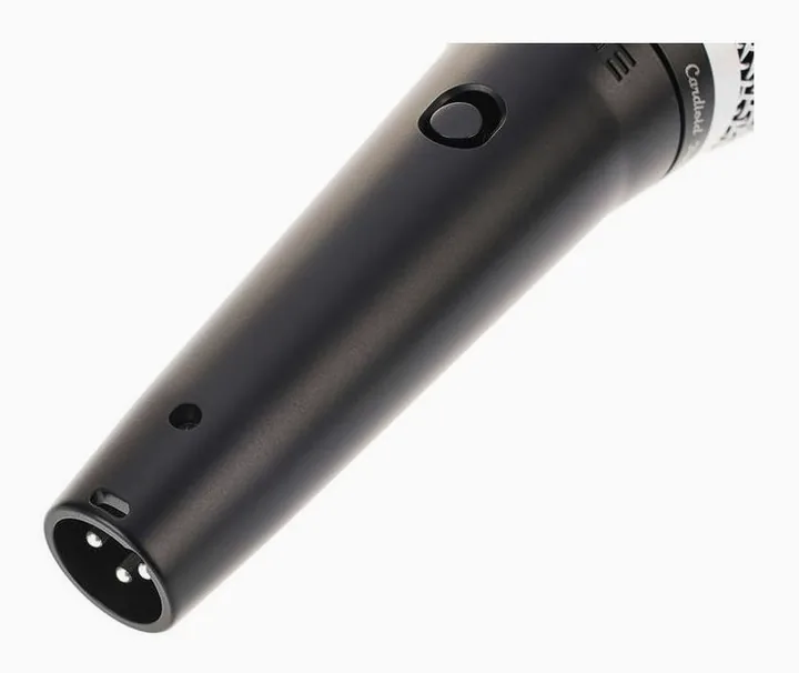 Shure PGA48, de XLR-aansluiting onderaan