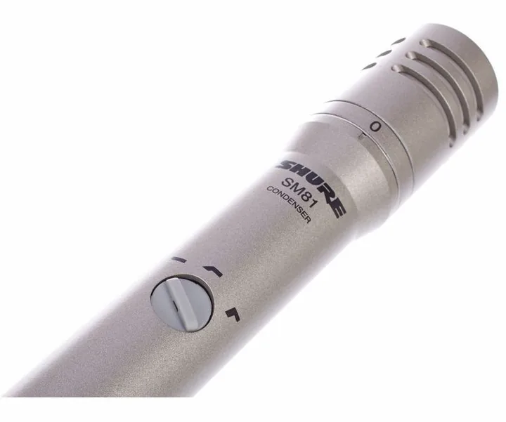 Shure SM81, de XLR-aansluiting onderaan