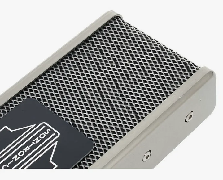 Sontronics Delta 2, het logo en de afwerking