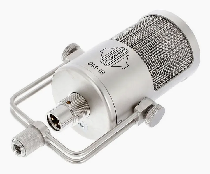 Sontronics DM-1B, de bevestiging en de houder