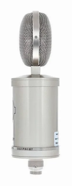 Sontronics Mercury, de XLR-aansluiting onderaan