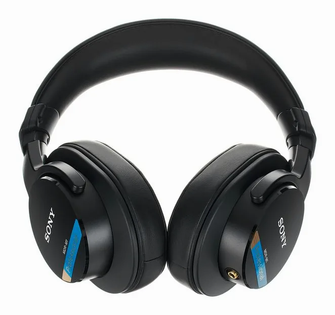 Sony MDR-M1, de oorschelp van dichtbij