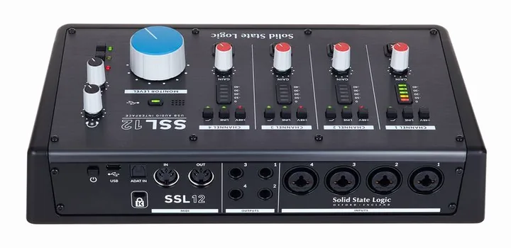 SSL 12, de aansluitingen aan de achterkant