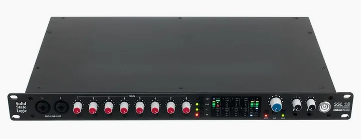 SSL 18, het voorpaneel met de draaiknoppen